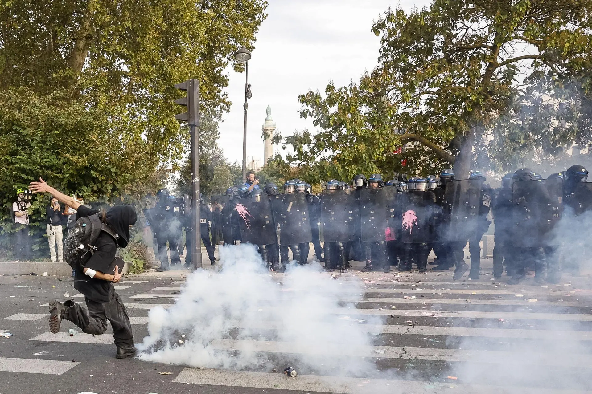 France Suspends Stun Grenades After Teen Loses a Hand
