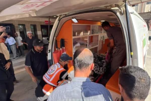W.H.O. reports that essential medicines expire and supplies deteriorate at border crossings before being distributed. Photo: EFE.