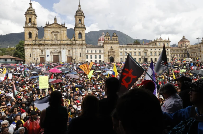 The Government of Abelardo de la Espriella has barely two months in power and this Wednesday, October 14 faced a great challenge in the streets, when the first national strike was held in rejection of its management. Photo: EFE.