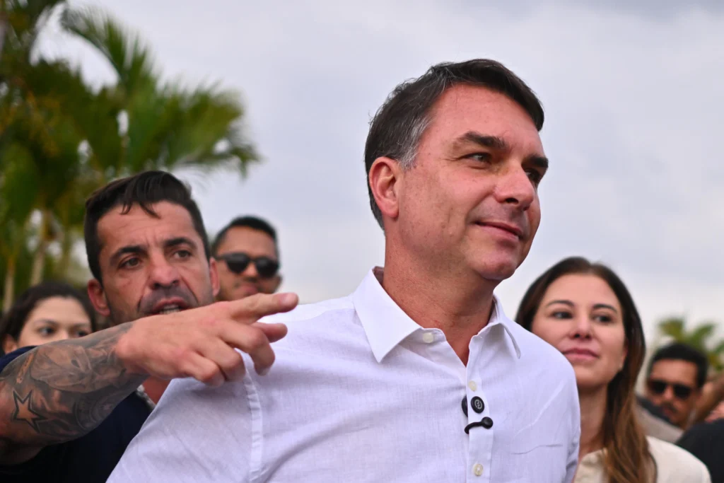 Bolsonaro’s confirmation came a day after he announced that he would not participate in the debate. Photo: EFE.