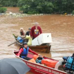 Intense regional rainfall and the opening of sluices at the Itaipu dam forced the deployment of military and emergency operations. Photo: EFE.
