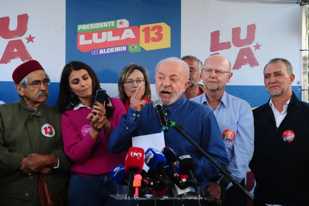 Lula's government remarked that the project complements the recent reduction of working hours, ensuring the effective exercise of the right to rest for workers. Photo: EFE.