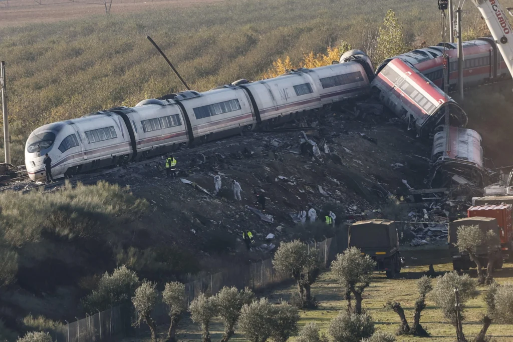 The accident occurred after the LZB safety system of the high-speed line Madrid-Seville recorded a crash on Tuesday at 8:30 A.M. local time. Photo: EFE.