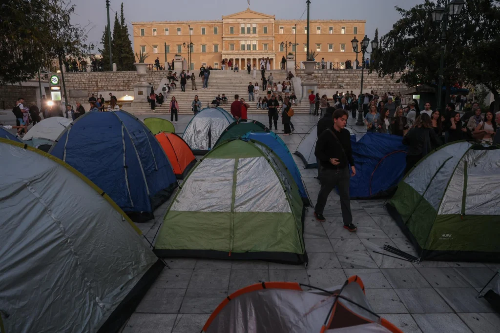Greek students and teachers protest rising rents and demand affordable housing in Athens and Thessaloniki.