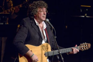 Forced into exile in Europe during the 1970s for his work of protest, the artist promoted in the 1980s the so-called "protest music". Photo: EFE.