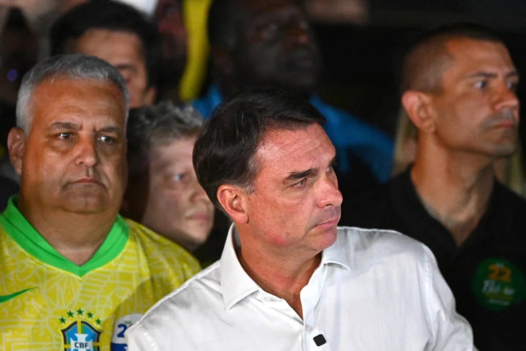Flávio Bolsonaro had announced that he was unaware of the results after Lula’s electoral triumph became known. Photo: EFE.