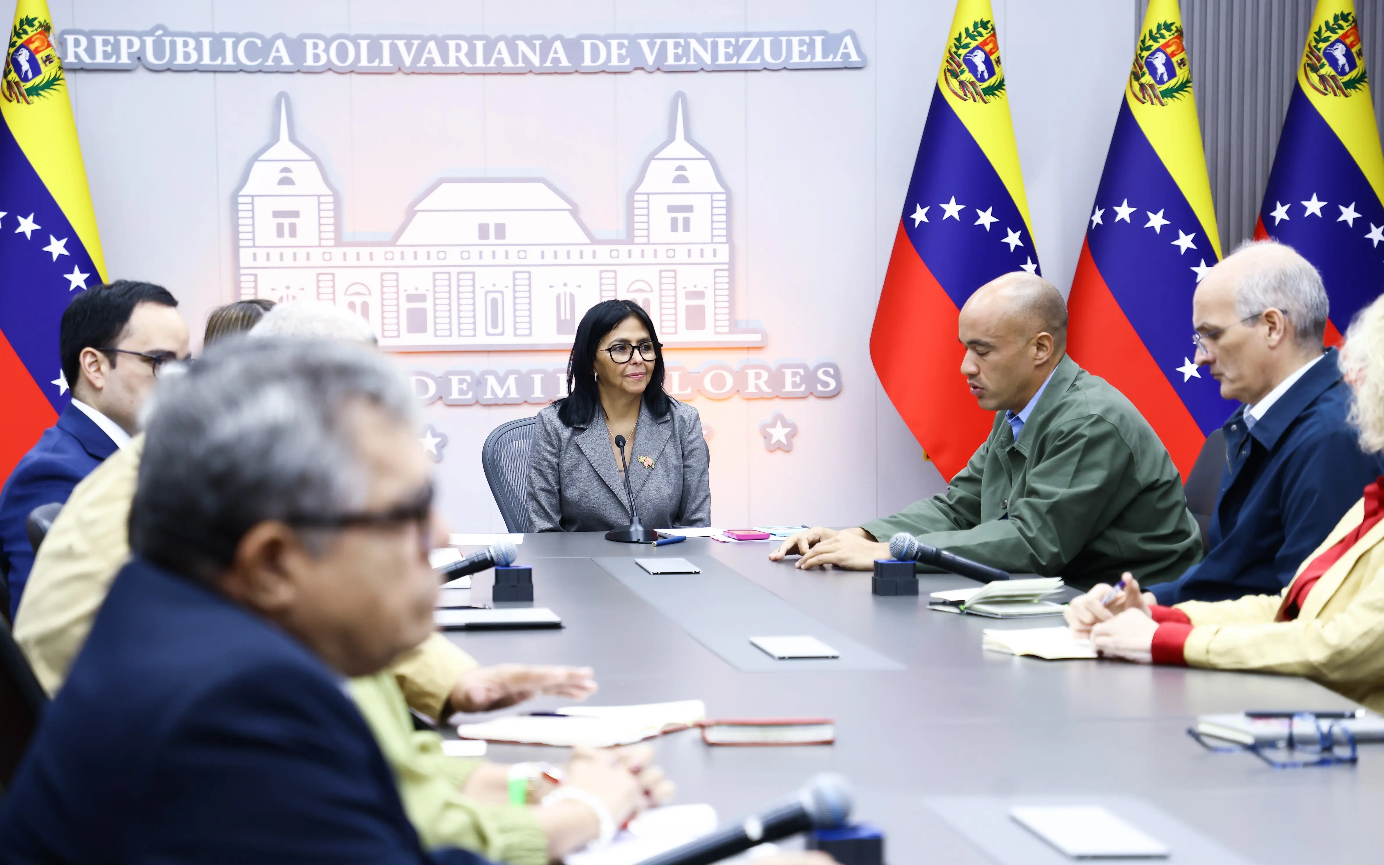 The Acting President, Delcy Rodríguez, led a strategic meeting aimed at consolidating labor and social consensus between the state, business federations and trade union centers of the country. Photo: Venezuelan Presidential Press.