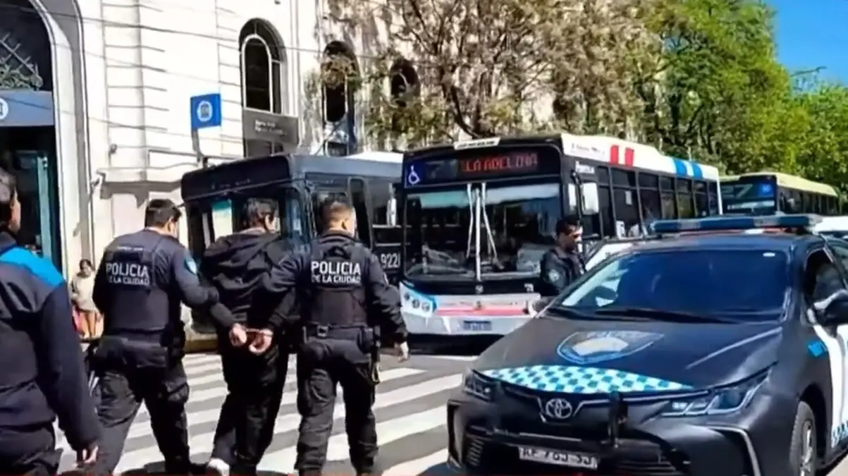 Buenos Aires Subway Workers Halt Service After Union Leaders Arrested