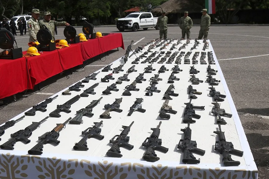 File image of weapons confiscated in Sinaloa. Photo: EFE.