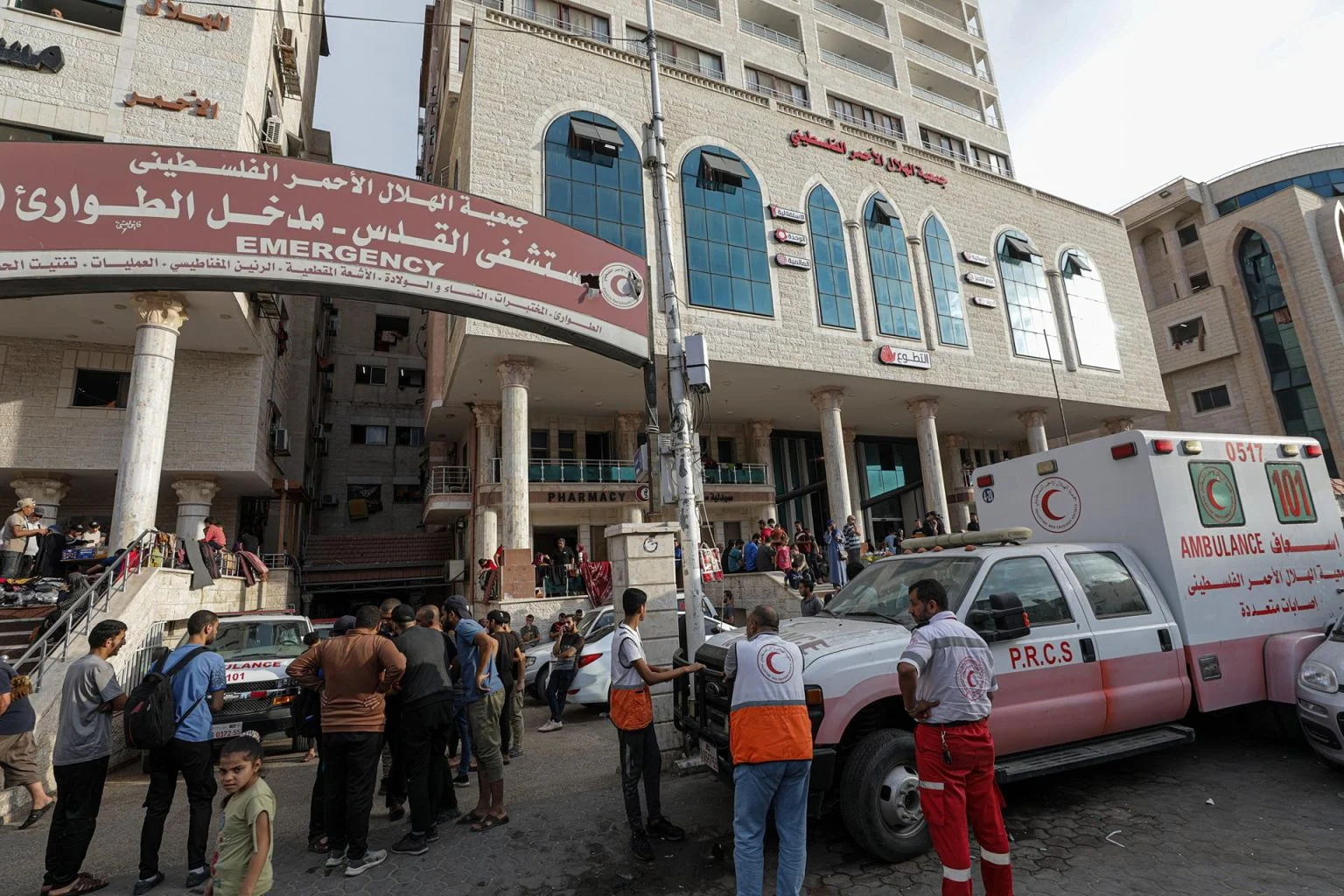 The authorities maintained that in the centers there are only patients fighting for their lives and health personnel working under extreme conditions and a severe shortage. Photo: EFE.