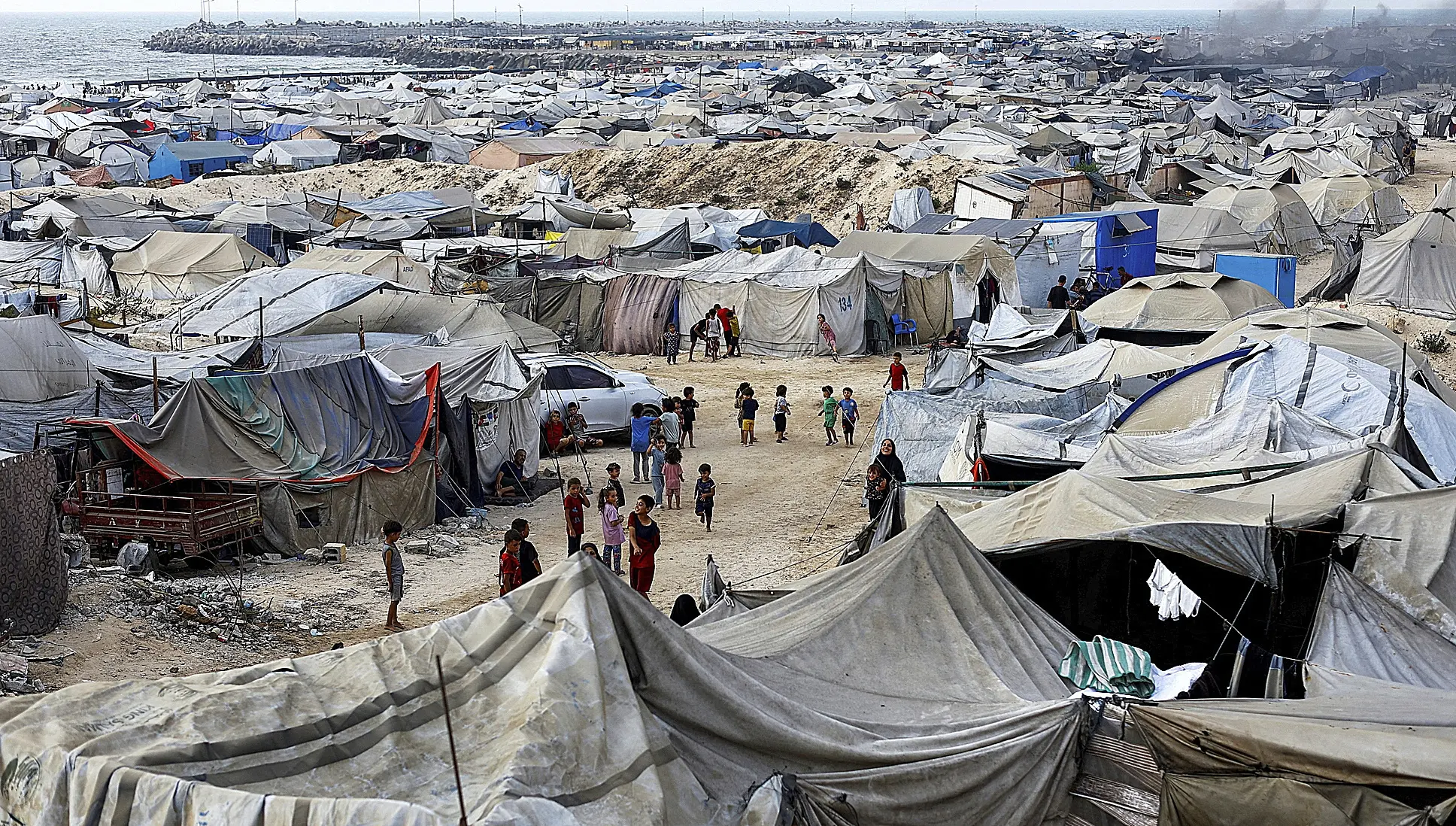 Israel Kills Four Palestinians in Gaza Despite Ceasefire