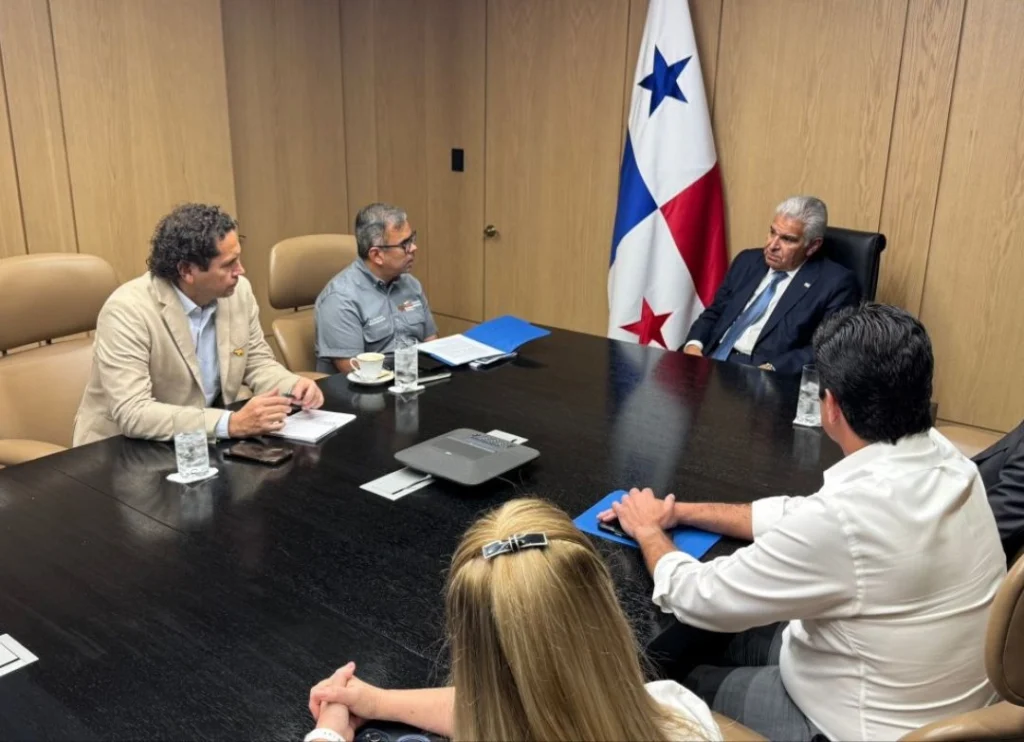 José Raúl Mulino receives Venezuelan humanitarian delegation sent by Delcy Rodríguez to assist Panama after earthquake.