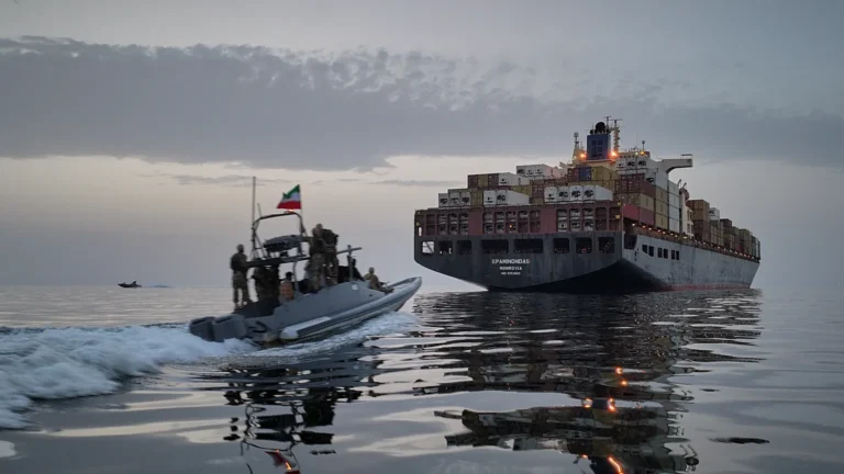 The Navy of the Islamic Revolutionary Guard Corps maintains defensive patrols in the waters of the Strait of Ormuz. Photo: AP.