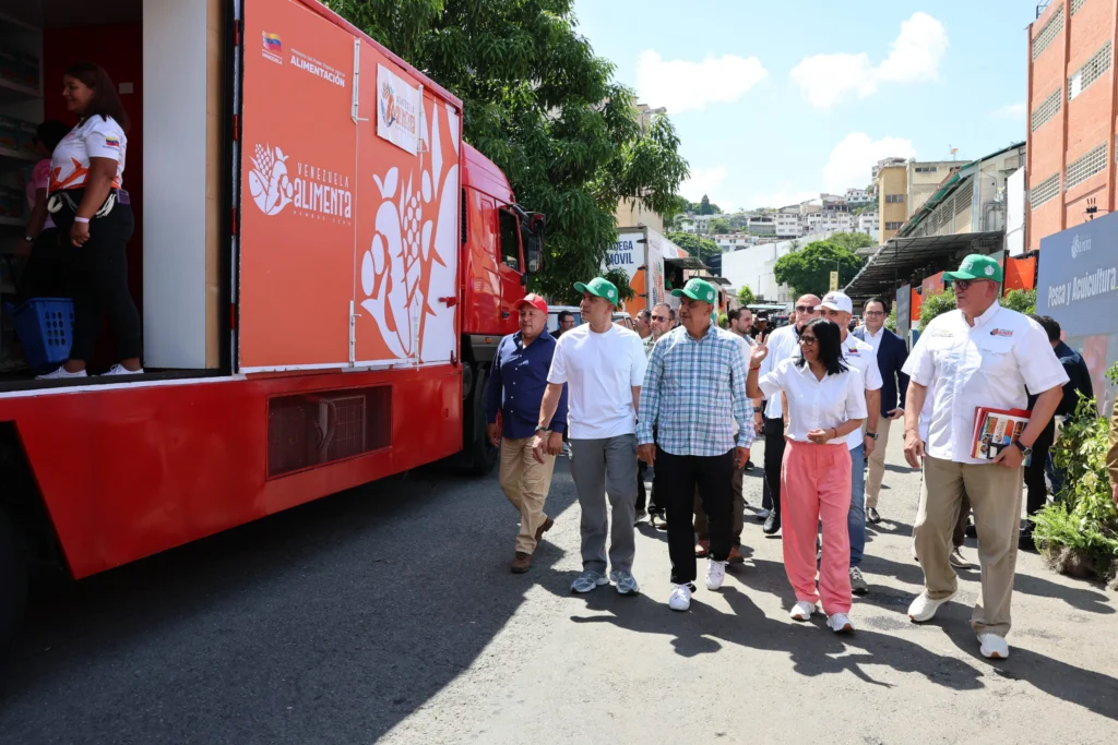 Delcy Rodríguez launches Venezuela’s zero-hunger food security plan at a Mercal and PDVAL distribution center.