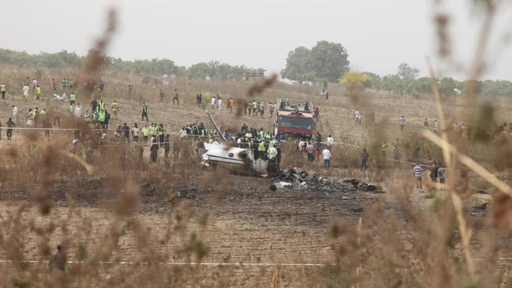 Authorities confirmed there were no survivors among the 32 people aboard the aircraft, a toll that includes 25 passengers and seven crew members. Photo: EP.