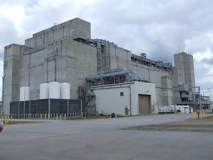 Fire at the Savannah River National Laboratory nuclear research facility in South Carolina prompts emergency response.