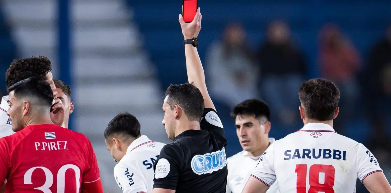 Uruguay Debuts Virtual Cards in Football Refereeing