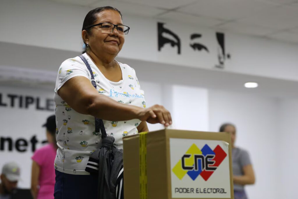 (FILE) The election day on this Sunday, October 18 will cover 5,418 communes in the country with direct funding from the Federal Council of Government. Photo: EFE.