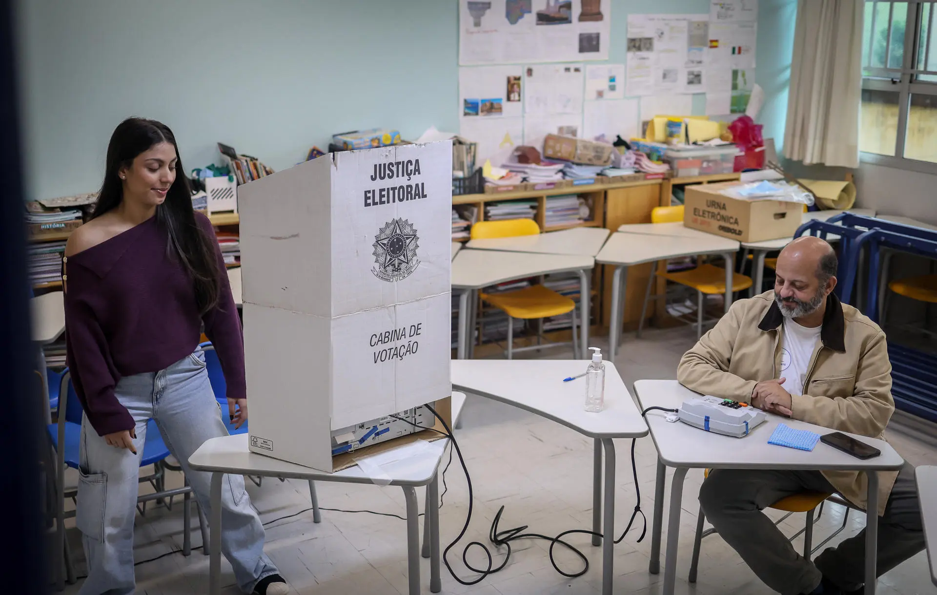 The decision preserved a single closing time across Brazil instead of creating separate local deadlines. Photo: EFE.