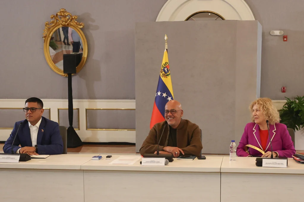 The negotiation process follows on from previous round agreements, which supported lifting restrictions on digital media and a review of radio spectrum use. Photo: EFE.