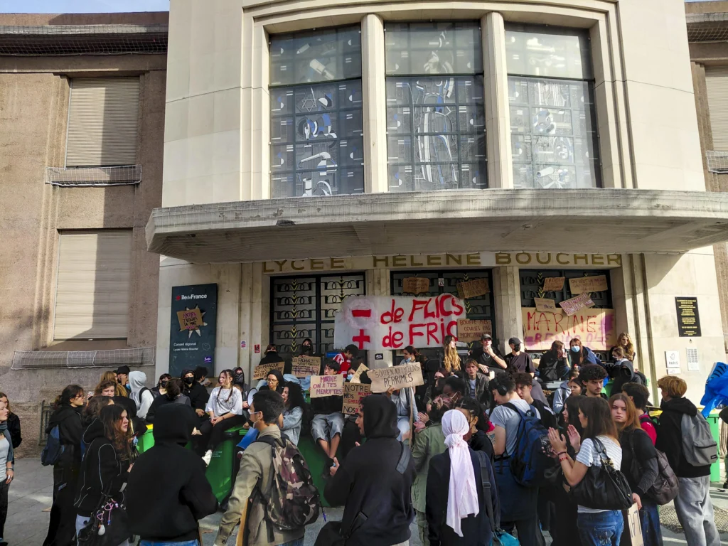 The protests in France began on September 21 and have been marked by scenes of violence, although students denounced that they are associated with vandals to discredit their demands. Photo: EFE.