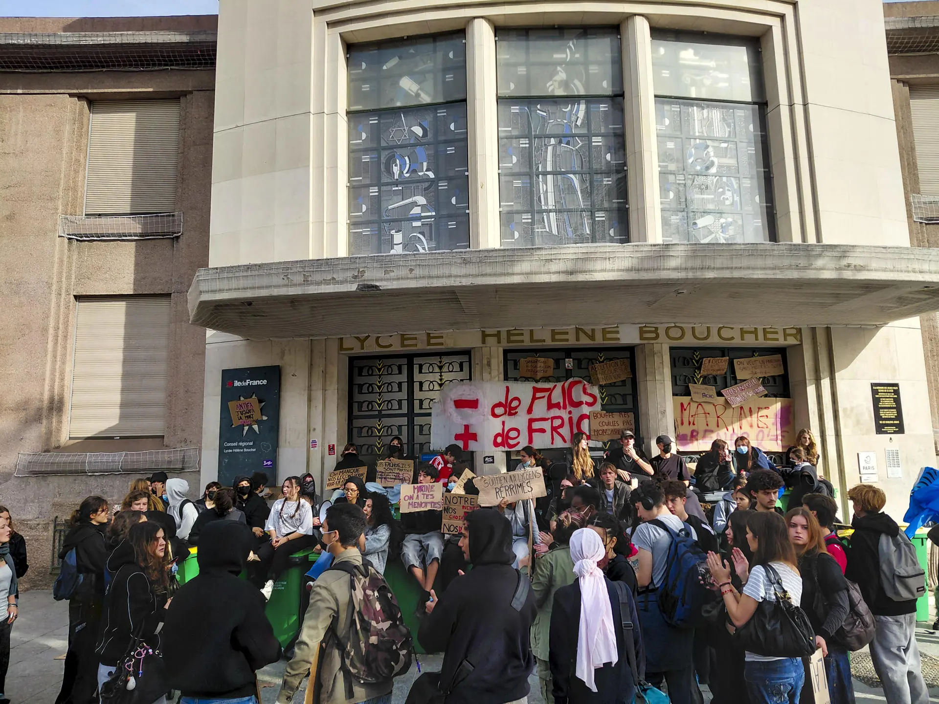 French Student Unions Distance From Violence, Protests Continue