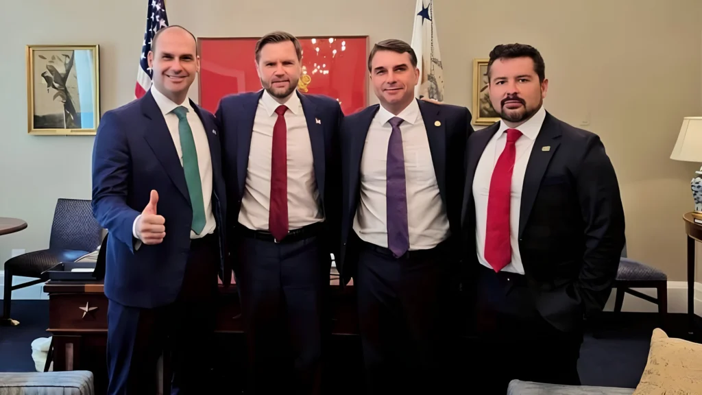 From left to right, former Brazilian federal deputy Eduardo Bolsonaro, senator and presidential candidate Flávio Bolsonaro, United States Vice President JD Vance, and commentator and influencer Paulo Figueiredo. Photo: Paulo Figueiredo.