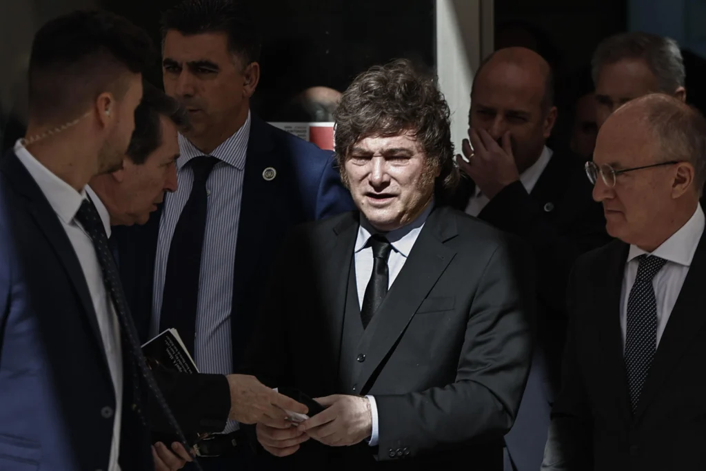 Opposition in Congress demands the interception of the Chief of Staff for the operation that included police escort, private flights and suspicions of official cover-up. Photo: EFE.