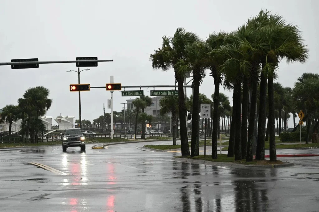 U.S. authorities issued storm surge warnings and ordered evacuations in anticipation of the impending impact. Photo: CNN.