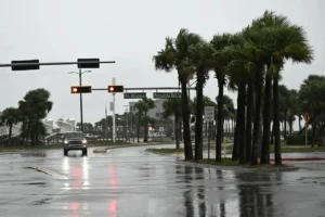 U.S. authorities issued storm surge warnings and ordered evacuations in anticipation of the impending impact. Photo: CNN.
