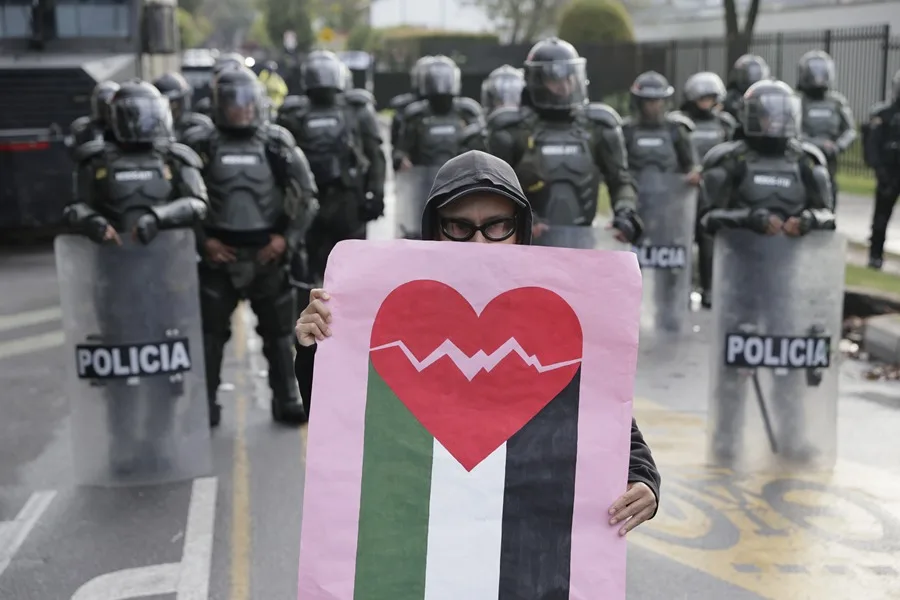 Colombians march in support of Palestine on the anniversary of October 7. Photo: EFE.