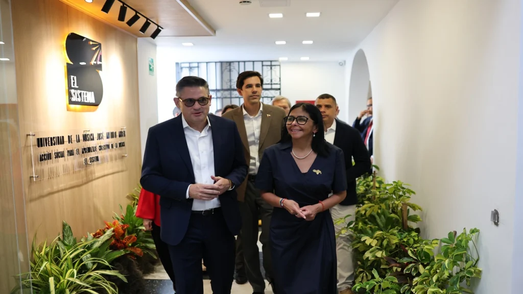 José Antonio Abreu University of Music inaugurated in Caracas, Venezuela, with more than 520 students and 18 regional centers.