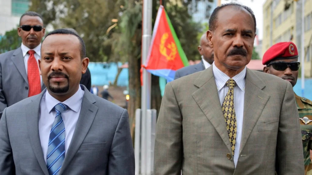 (FILE) Prime Minister of Ethiopia, Abiy Ahmed (left), and President of Eritrea, Isaias Afwerki (right), during the reopening ceremony of the Embassy of Eritrea in Addis Ababa on July 16, 2018. Photo: EFE.