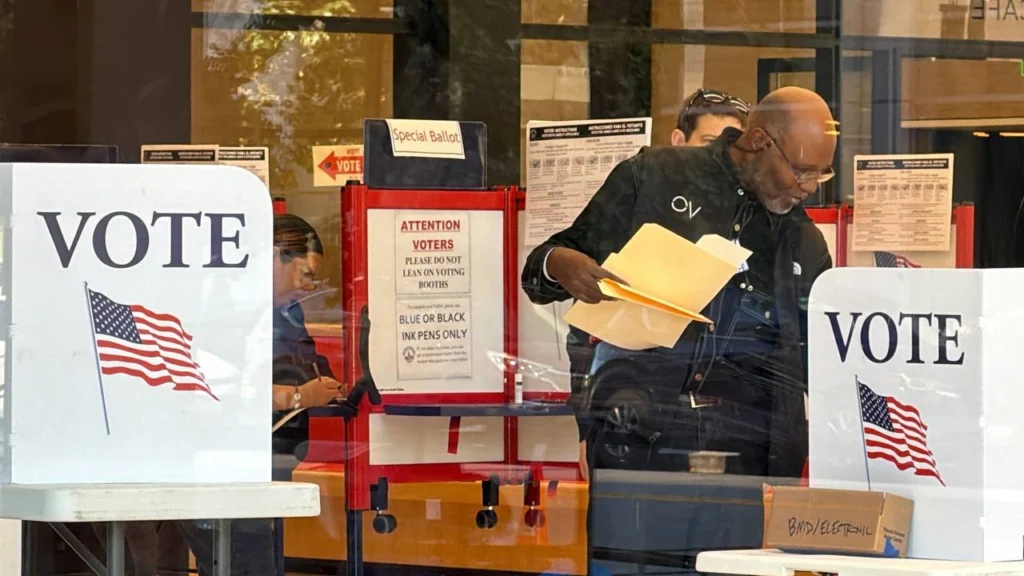 Midterm elections in the US experience a significant increase in early turnout. As of October 25, they exceeded the 23 million votes in advance across the country. Photo: teleSUR.